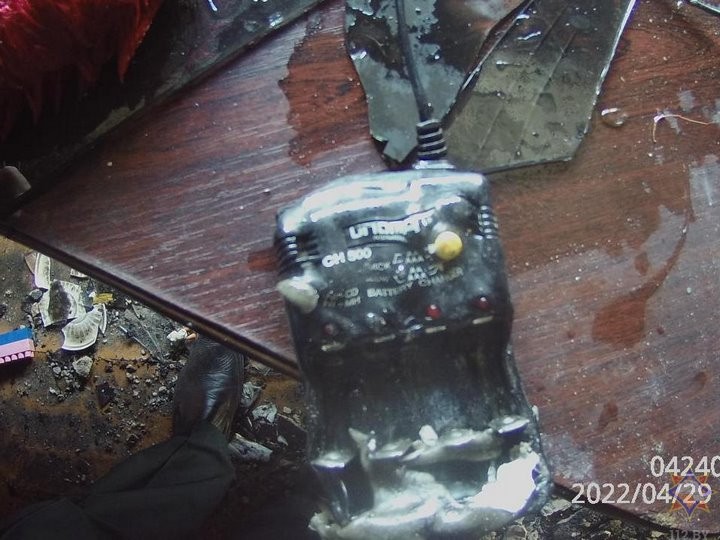 В Минской области произошёл пожар из-за оставленного зарядного устройства в розетке