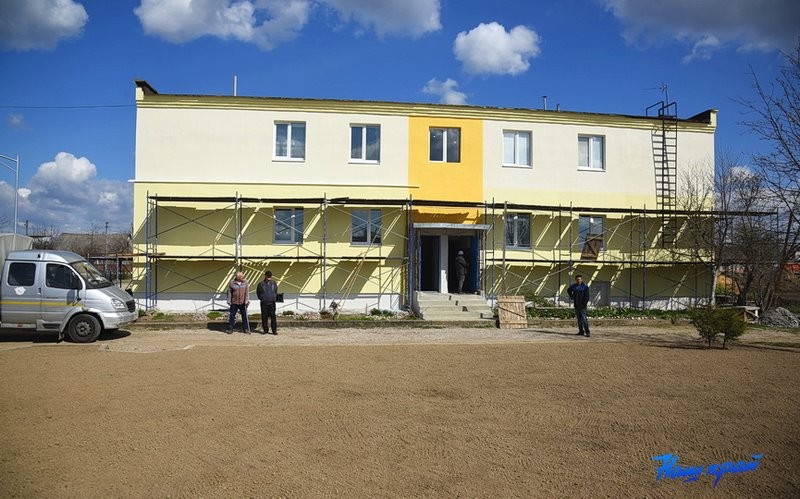 Под контролем. Как идет благоустройство двора в Барановичах, где упал самолет