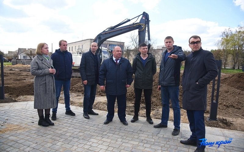 Под контролем. Как идет благоустройство двора в Барановичах, где упал самолет