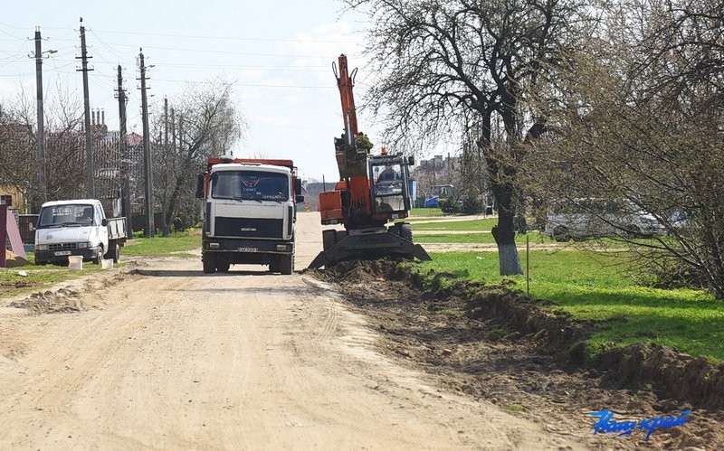 Под контролем. Как идет благоустройство двора в Барановичах, где упал самолет