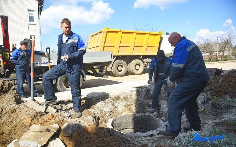 Под контролем. Как идет благоустройство двора в Барановичах, где упал самолет