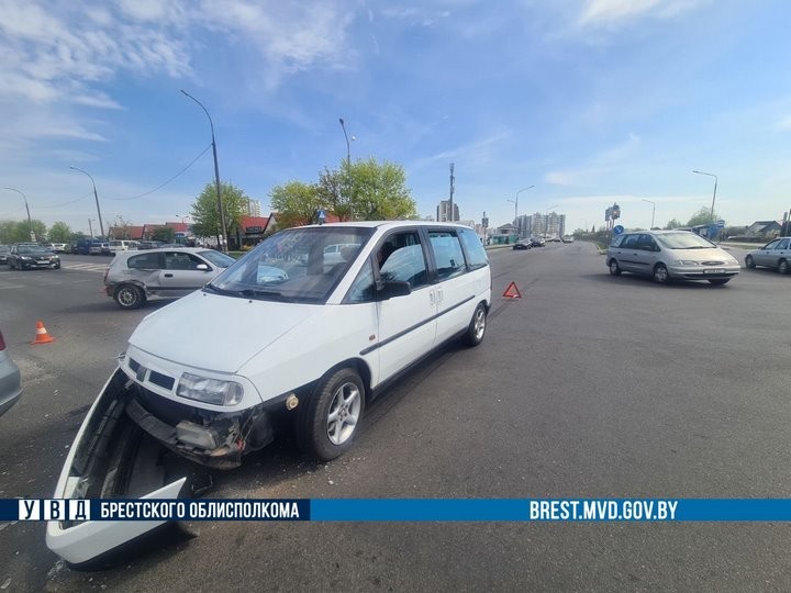 21-летний брестчанин на на «Ниссан» не пропустил «Фиат»