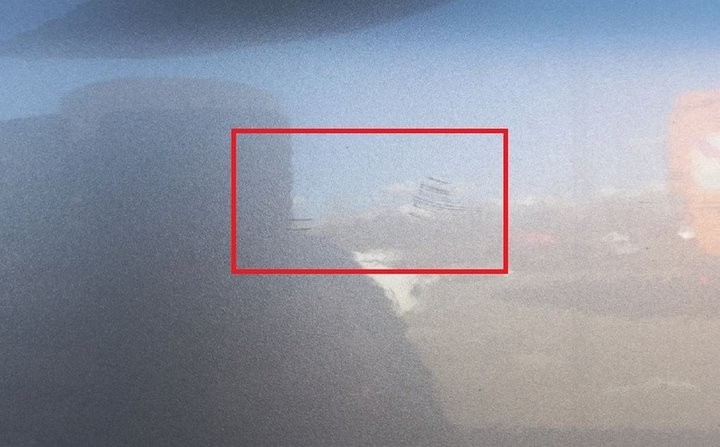 На парковке торгового центра тележка «приехала» в автомобиль. Кто ответит