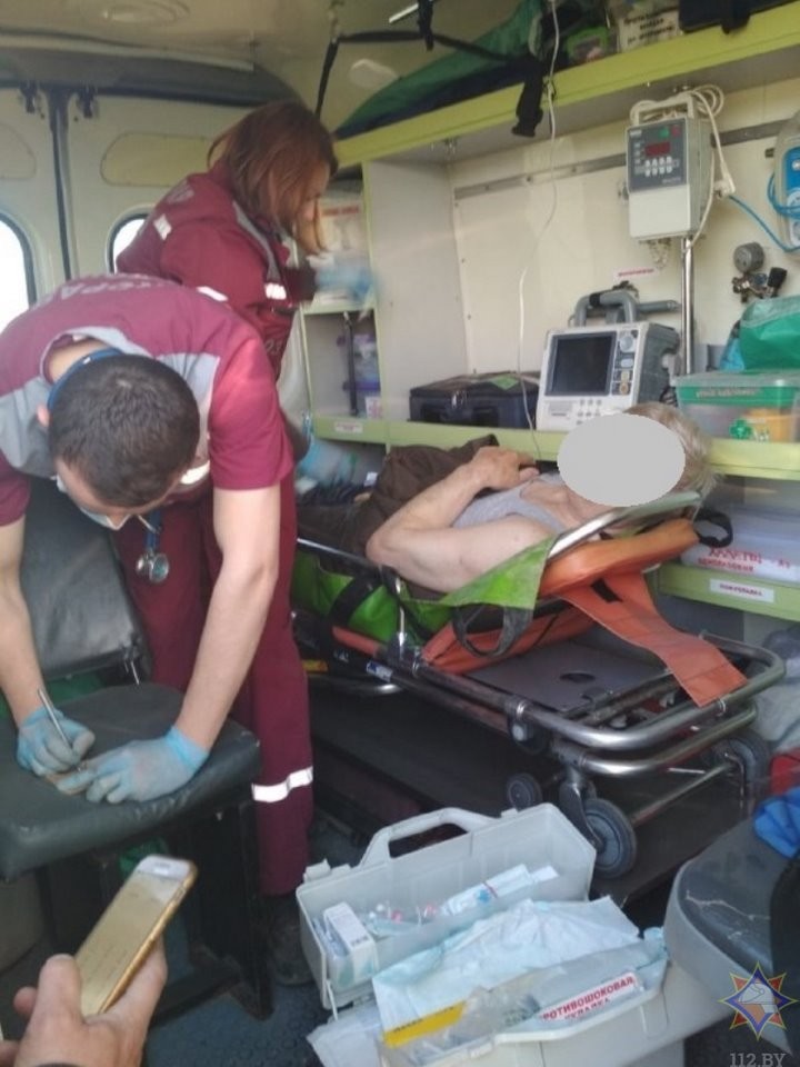 В Кобринском районе работники МЧС спасли мужчину, нога которого попала в картофелесажалку