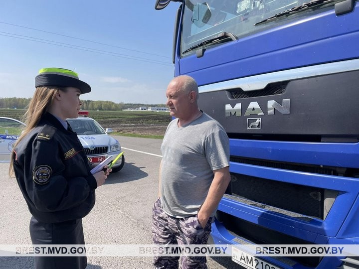 ГАИ на трассе М1 под Брестом останавливала транзитный транспорт. С какой целью?