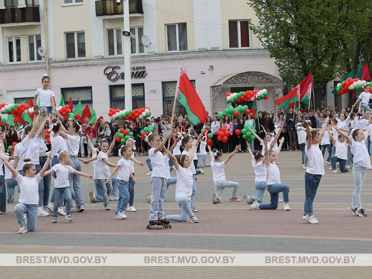 В Бресте прошли торжественные мероприятия, приуроченные ко Дню Государственного герба и флага Беларуси