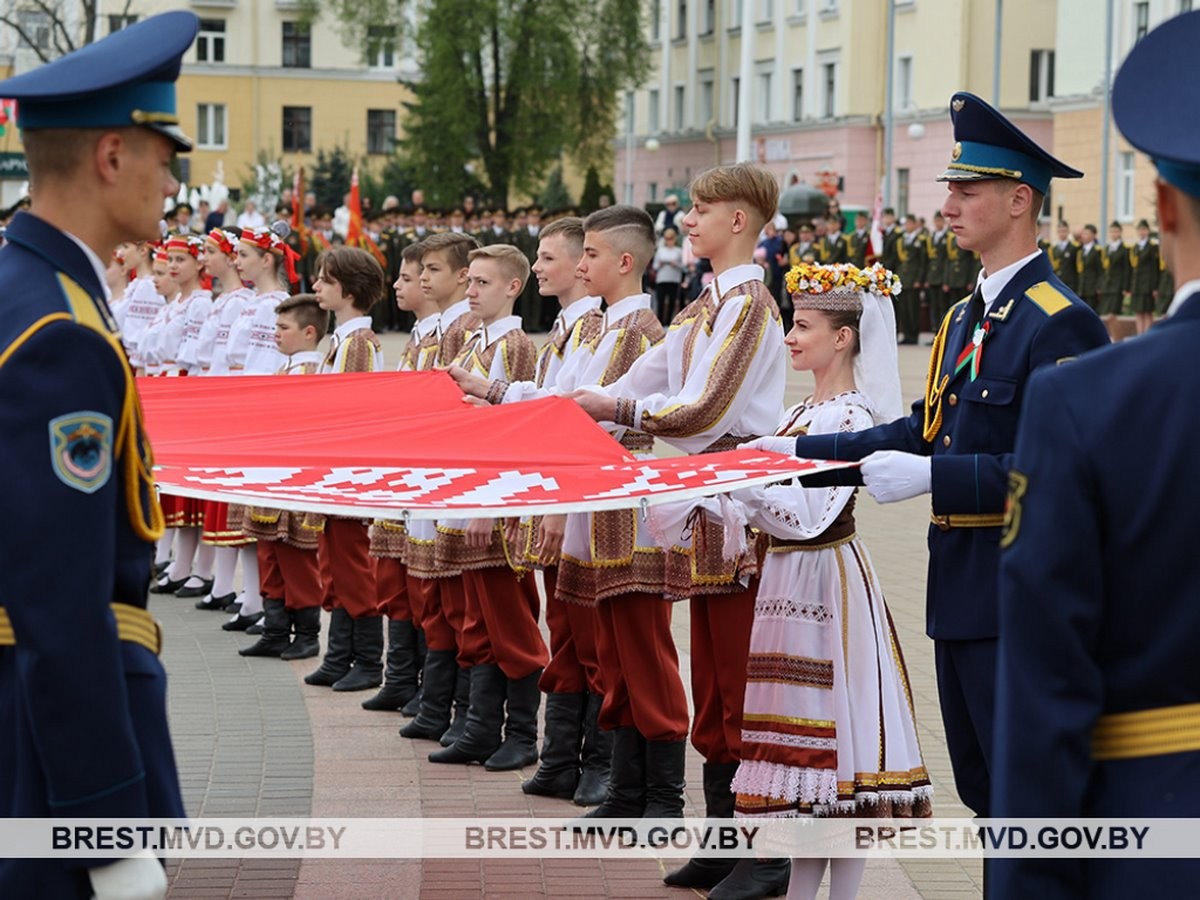 В Бресте прошли торжественные мероприятия, приуроченные ко Дню Государственного герба и флага Беларуси