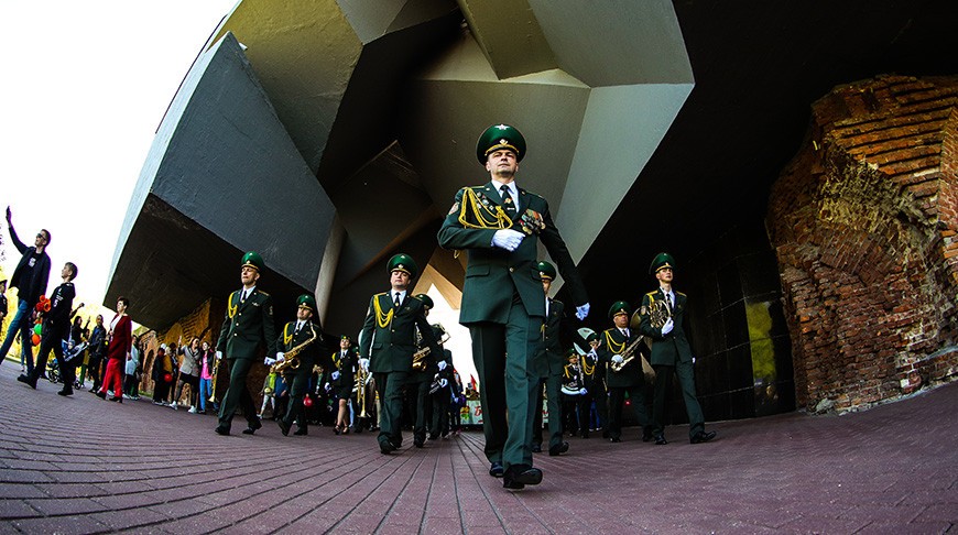 В Брестской крепости прошел митинг, в котором приняли участие около 50 тыс. человек