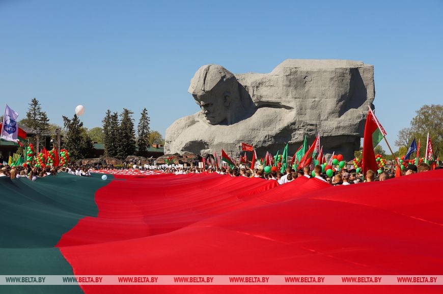 В Брестской крепости прошел митинг, в котором приняли участие около 50 тыс. человек
