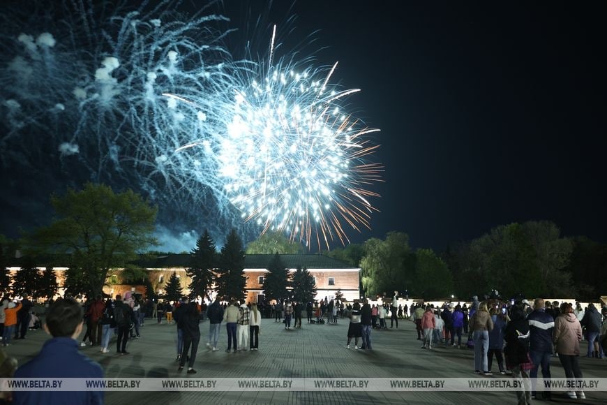 Сегодняшний салют в Бресте. Фото и видео