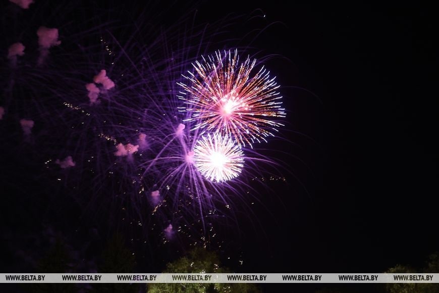 Сегодняшний салют в Бресте. Фото и видео