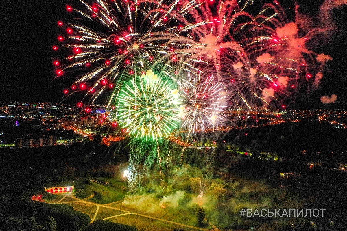 Сегодняшний салют в Бресте. Фото и видео