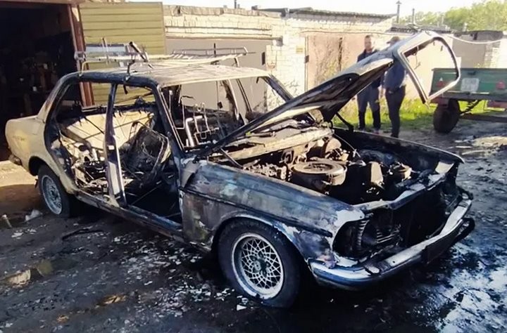 В Березе сгорел Mercedes