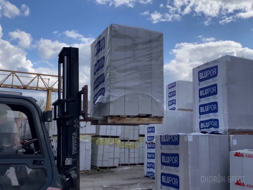 Газосиликатные блоки, кирпич, цемент, металлочерепица, камень, смеси и многие другие стройматериалы в Бресте