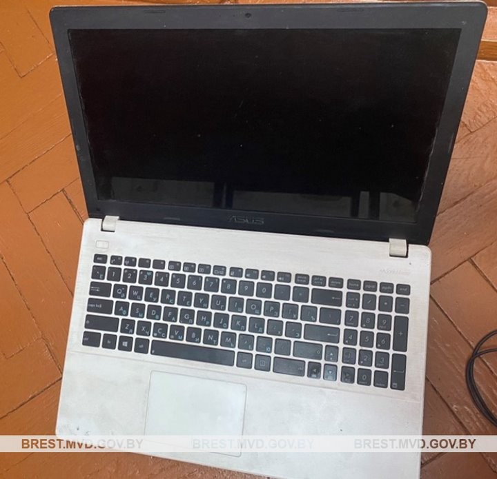 Жителю Пинска взломали дверь. Вор утащил ноутбук, рыболовные снасти и одежду