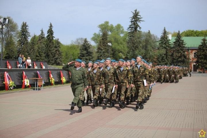 В Брестской крепости состоялась церемония чествования и увольнения в запас десантников