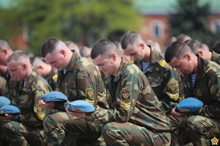 В Брестской крепости состоялась церемония чествования и увольнения в запас десантников