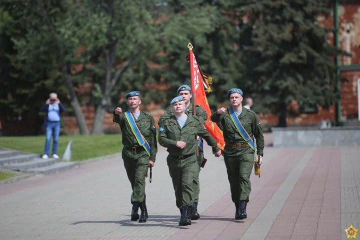 В Брестской крепости состоялась церемония чествования и увольнения в запас десантников