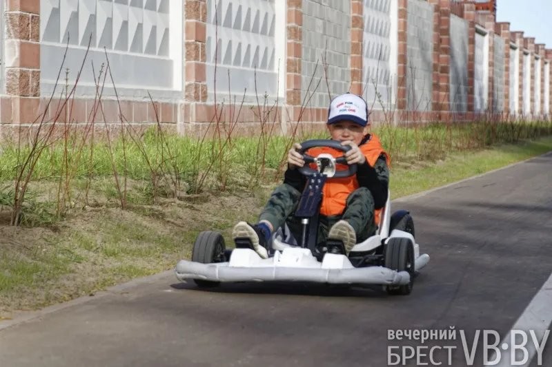 Брестчане оценили недавно открытый участок продленной Набережной. И активно там гуляют