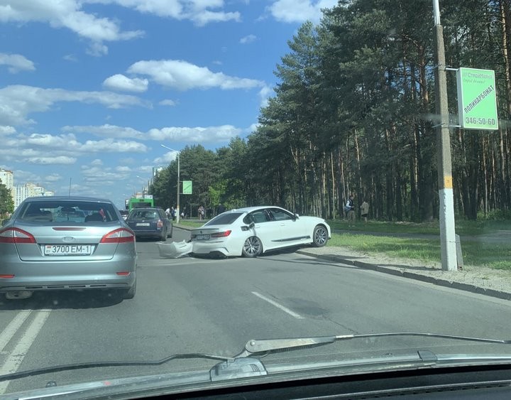 Автобус с пассажирами попал в аварию в Пинске