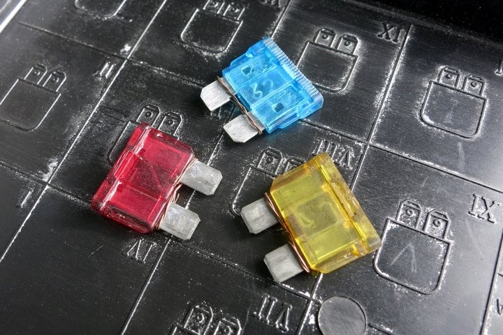 «Еще один косяк от этого криворукого приехал». Ремонт по-белорусски, бессмысленный и беспощадный