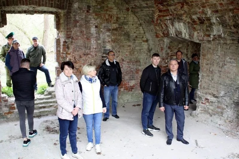 В десяти метрах от Польши. Брестчане побывали на остров Пограничный в Брестской крепости