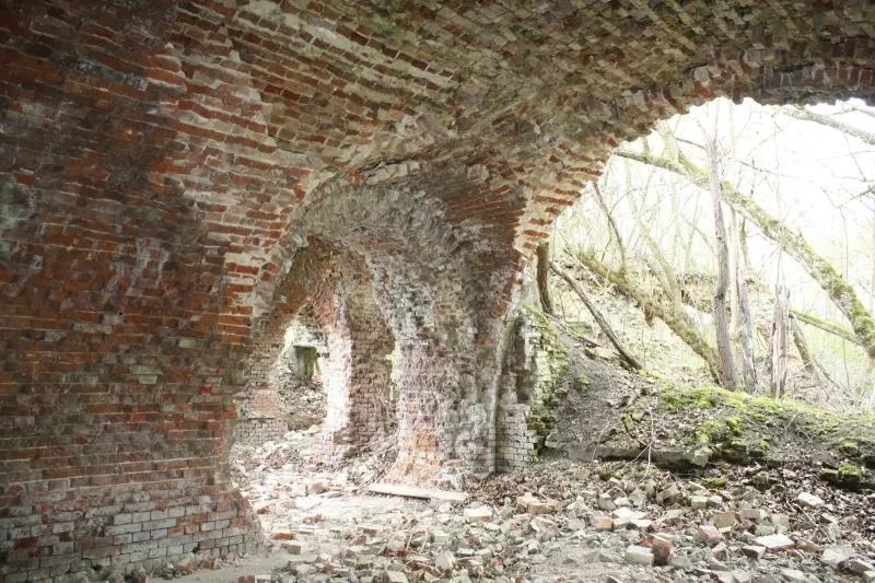 В десяти метрах от Польши. Брестчане побывали на остров Пограничный в Брестской крепости