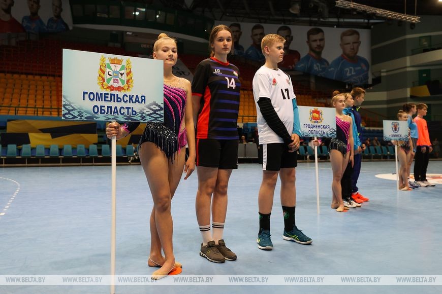 Финальный этап соревнований по гандболу «Стремительный мяч» стартовал в Бресте. Фоторепортаж