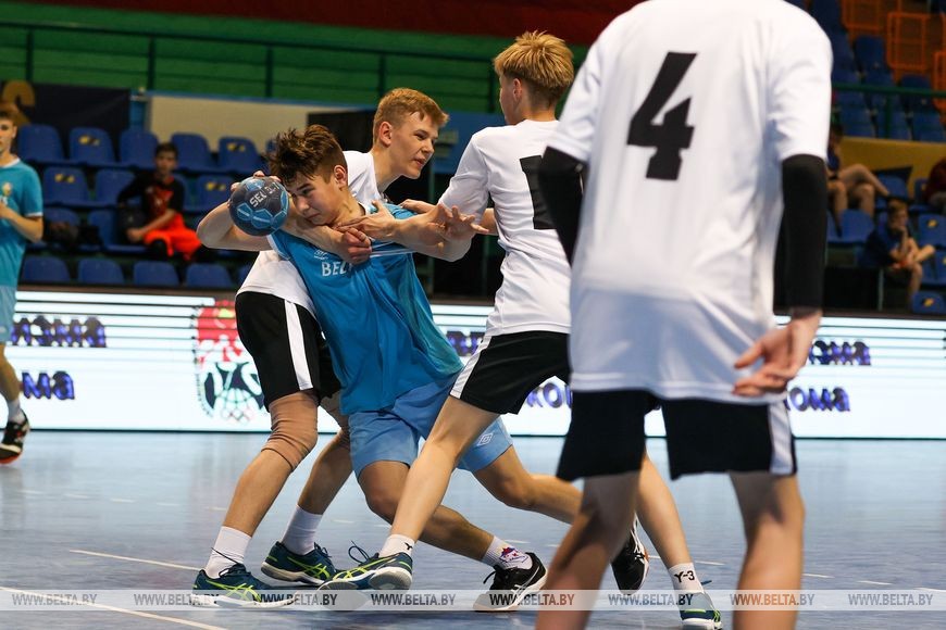 Финальный этап соревнований по гандболу «Стремительный мяч» стартовал в Бресте. Фоторепортаж