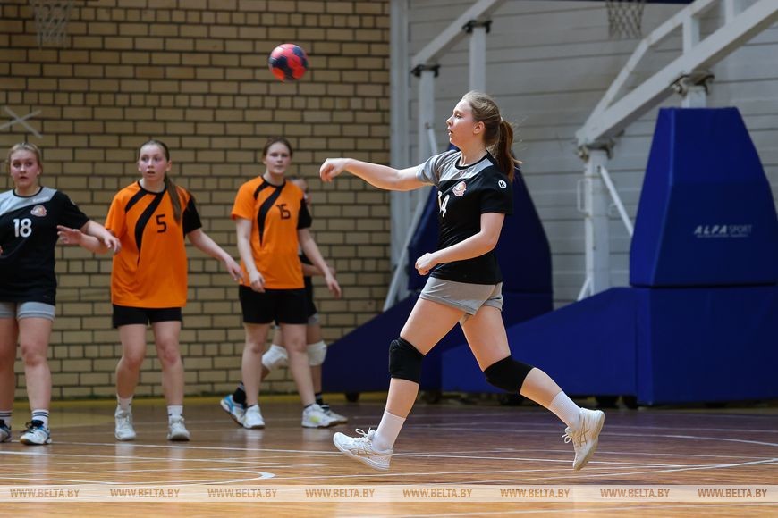 Финальный этап соревнований по гандболу «Стремительный мяч» стартовал в Бресте. Фоторепортаж