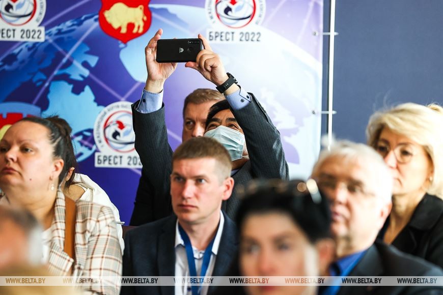 Делегации 15 стран участвуют в форуме деловых контактов «Брест-2022»