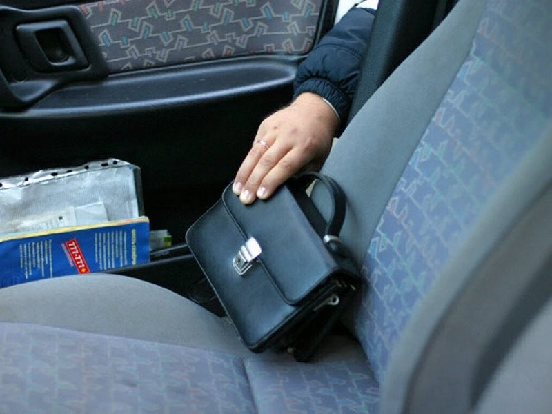 25-летний житель Брестской области обокрал машину, которая была припаркована во дворе частного дома