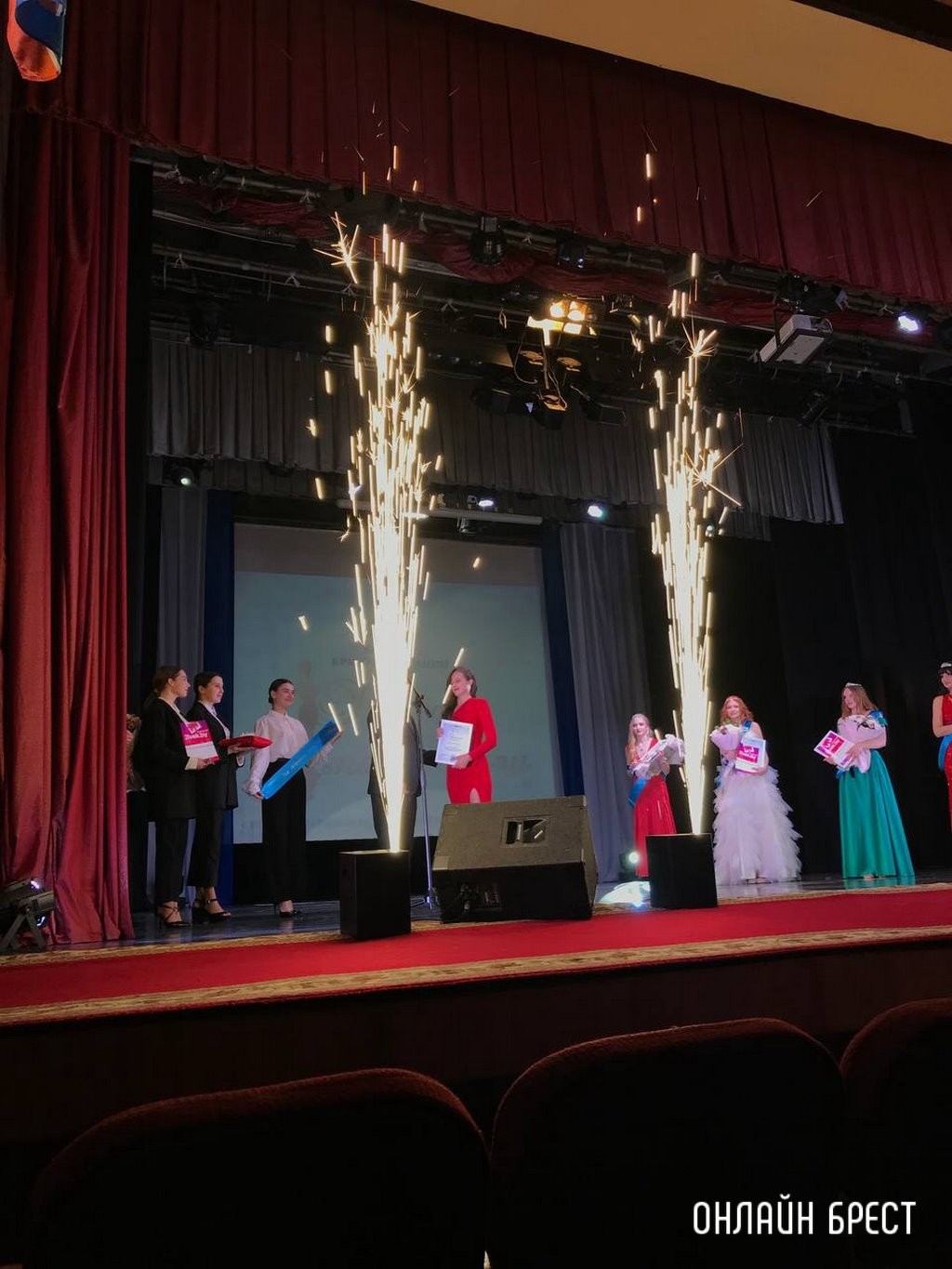 Самой обаятельной железнодорожницей страны стала девушка из Бреста