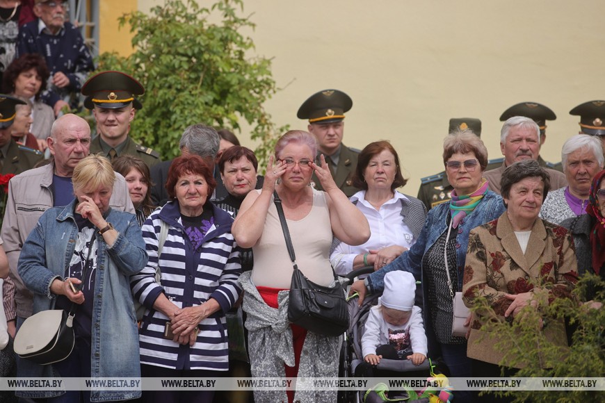 В Барановичах почтили память погибших летчиков Андрея Ничипорчика и Никиты Куконенко. Репортаж