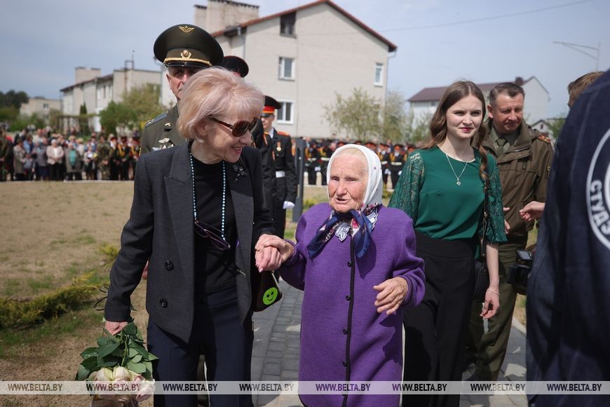 В Барановичах почтили память погибших летчиков Андрея Ничипорчика и Никиты Куконенко. Репортаж