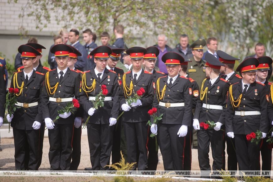 В Барановичах почтили память погибших летчиков Андрея Ничипорчика и Никиты Куконенко. Репортаж