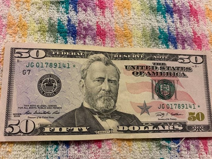 Белорусы продолжают находить в своих кошельках доллары со странной меткой. Сколько они стоят?