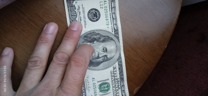 Белорусы продолжают находить в своих кошельках доллары со странной меткой. Сколько они стоят?