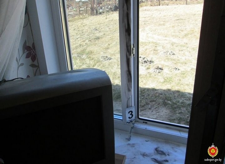 Пока пенсионер лежал в больнице в его дом под Барановичами пробрался вор