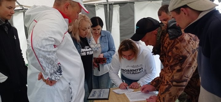 На озере в деревне Заречаны прошел Кубок Каменецкого района по рыбной ловле. Определены победители