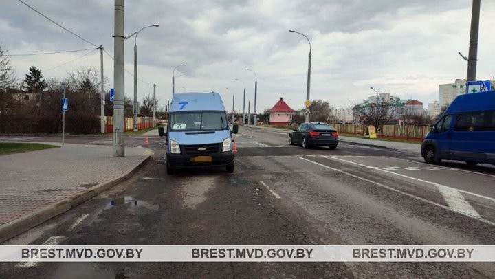 Водитель маршрутки в Бресте совершил наезд на двух пешеходов