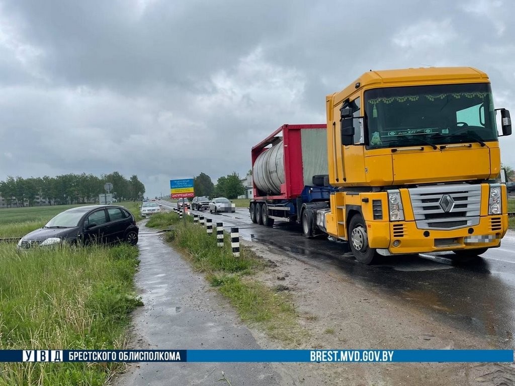 Несоблюдение дистанции привело к ДТП в Березе