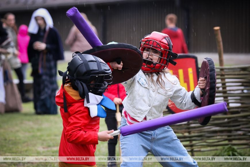 На площадке археологического музея «Берестье» прошел ежегодный фестиваль «Берестейская маевка»