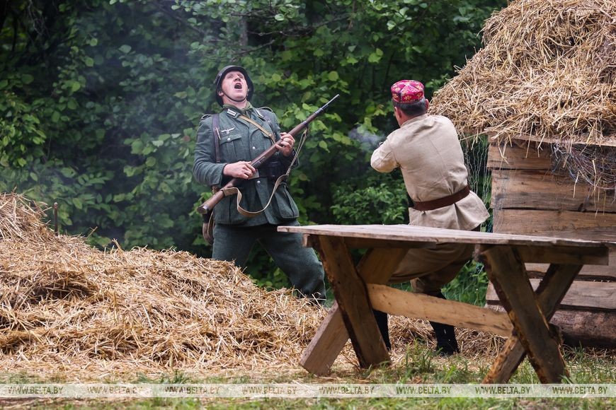 В Ивацевичском районе в урочище Хованщина прошел военно-исторический фестиваль «Один день из жизни партизанского отряда»