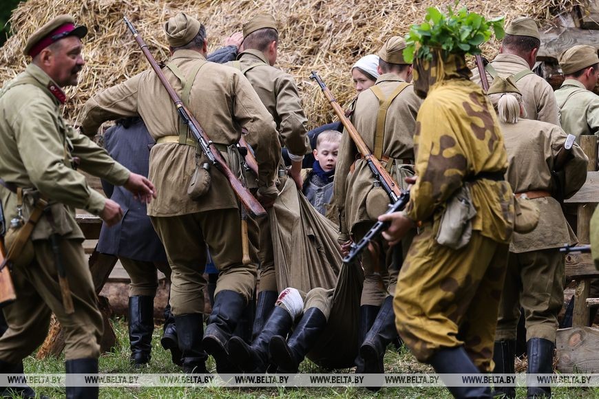 В Ивацевичском районе в урочище Хованщина прошел военно-исторический фестиваль «Один день из жизни партизанского отряда»
