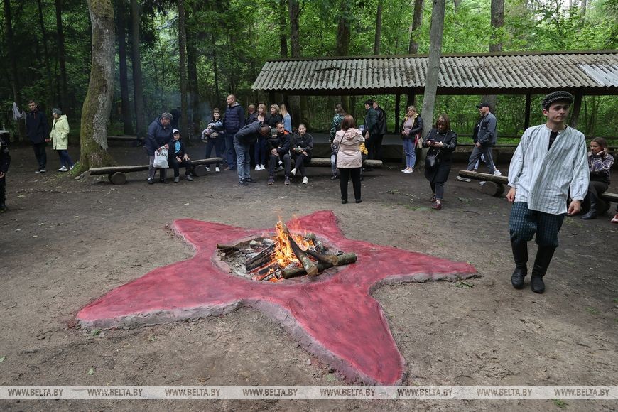 В Ивацевичском районе в урочище Хованщина прошел военно-исторический фестиваль «Один день из жизни партизанского отряда»