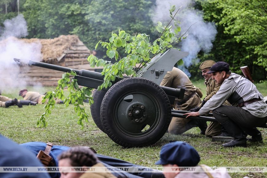В Ивацевичском районе в урочище Хованщина прошел военно-исторический фестиваль «Один день из жизни партизанского отряда»