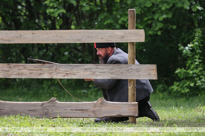 В Ивацевичском районе в урочище Хованщина прошел военно-исторический фестиваль «Один день из жизни партизанского отряда»