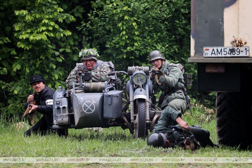 В Ивацевичском районе в урочище Хованщина прошел военно-исторический фестиваль «Один день из жизни партизанского отряда»