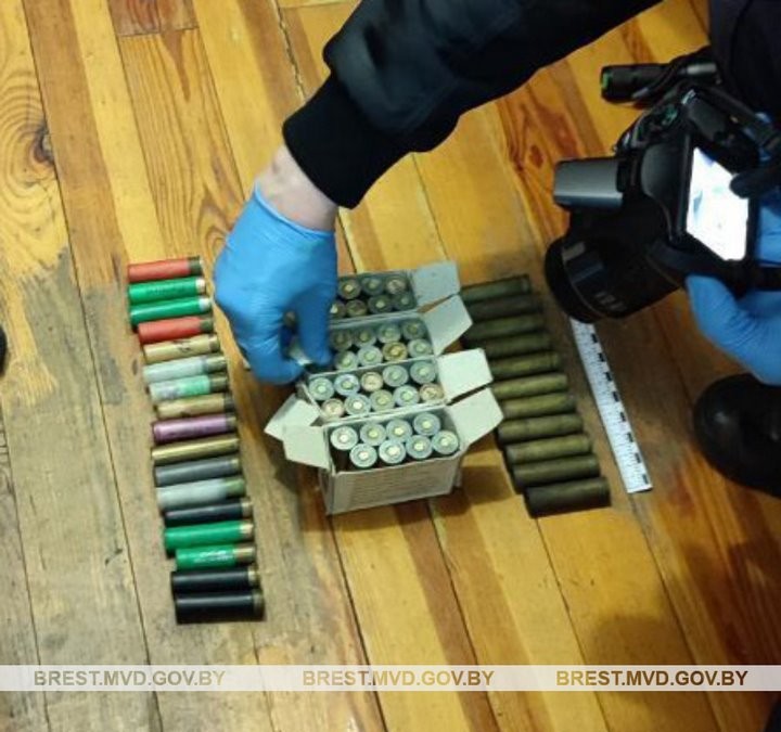 Пенсионер из Пинска незаконно хранил оружие и боеприпасы